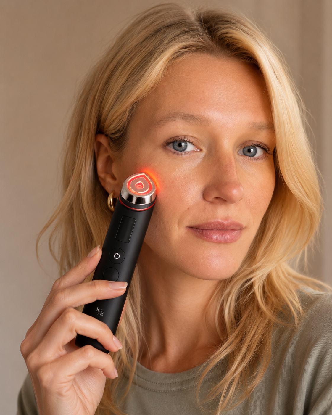 Essence Lift Pro — 6-in-1 LED & microcurrent device — image 06